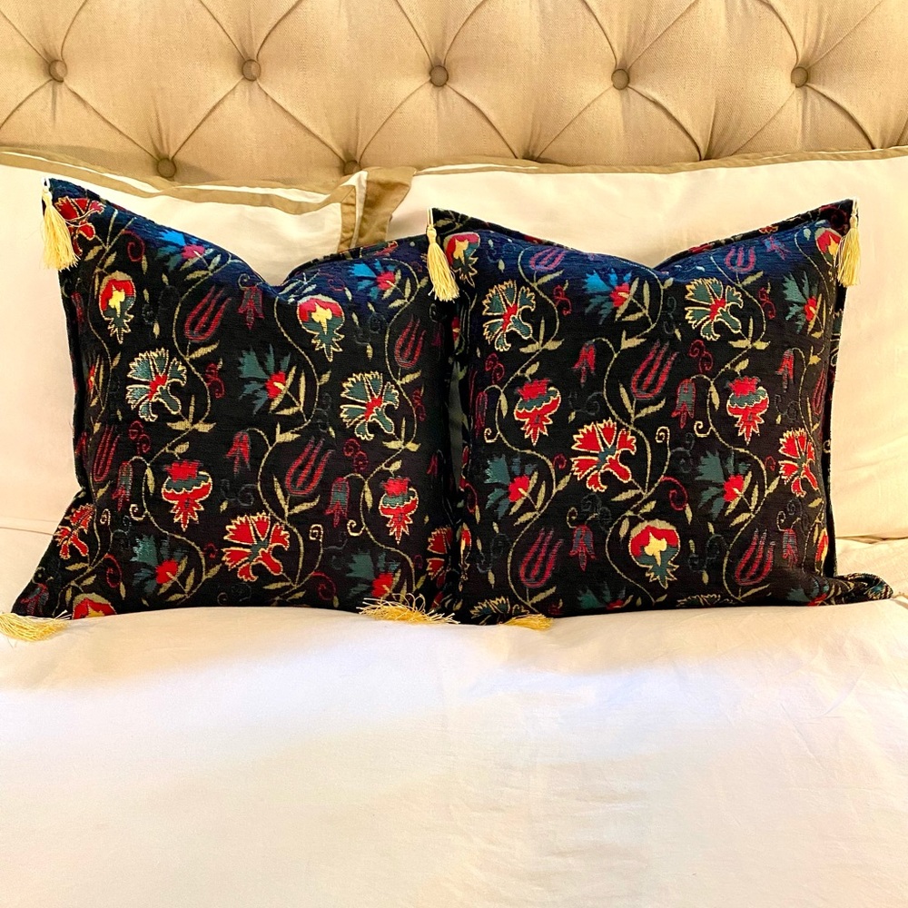 NWOT Beautiful Pair of Pillow Covers